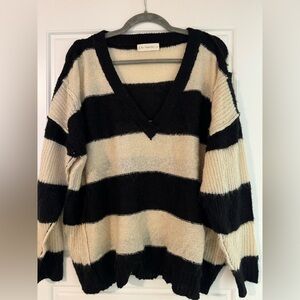 By Together S/M sweater black & cream